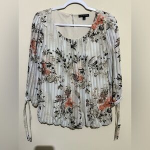 🎄Sara Michelle Cream and Black Floral Top